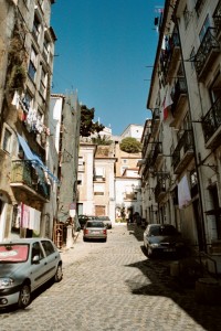 ptg2001_102_lisbona_quartiere_alfama