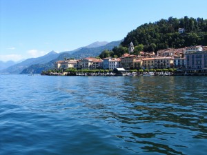 Lago_di_Como_Bellagio_2011_Panoramica        